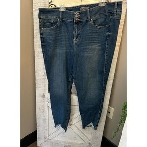 Distressed skinny jeggings